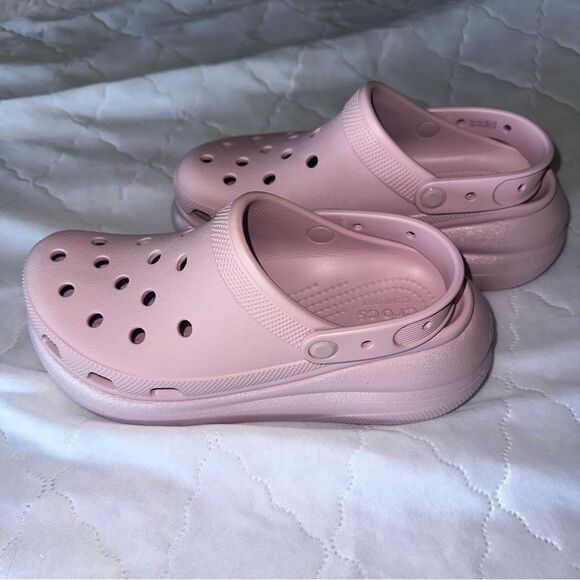 NNWOT Crush Clog CROCS For a fresh new take on your favorite clog. Pink - Picture 9 of 13